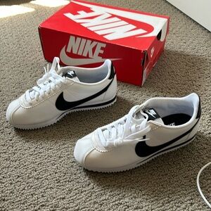 Nike Cortez Womens Size 7.5 (6Y) Shoes Classic Black White Leather Sneakers
